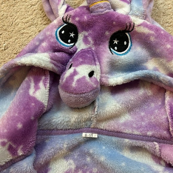 Little girls snuggle unicorn robe with hood.  Size 8-9 yrs​ - Picture 2 of 3